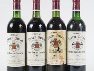 Vente aux enchères 4 BOUTEILLES CHÂTEAU TERTRE DAUGAY GCC ST EMILION : 1 de 1981 LB - 1 d