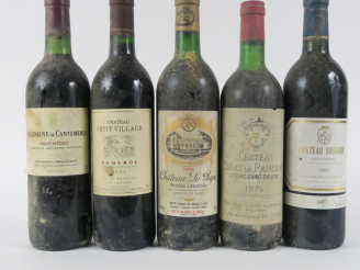 Vente aux enchères 5 BOUTEILLES : 1 CHÂTEAU PETIT VILLAGE POMEROL 1991 - 1 CHÂTEAU SOUDAR