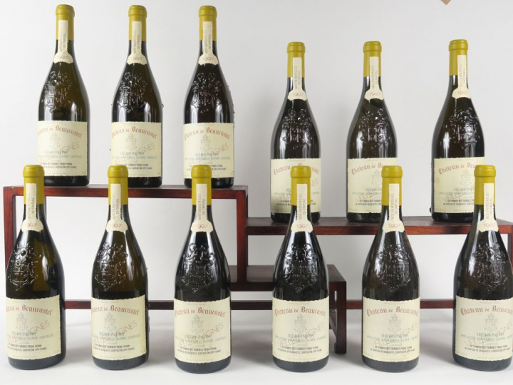 12 BOUTEILLES CHATEAUNEUF DU PAPE CHÂTEAU DE BEAUCASTEL 'VIEILLES VIGN
