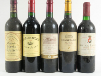 Vente aux enchères 5 BOUTEILLES ST JULIEN : 1 CHÂTEAU GLORIA 1988 BG - 1 CLOS DU MARQUIS 