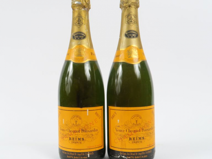 2 BOUTEILLES CHAMPAGNE VEUVE CLICQUOT PONSARDIN 'BICENTENAIRE' - 1972