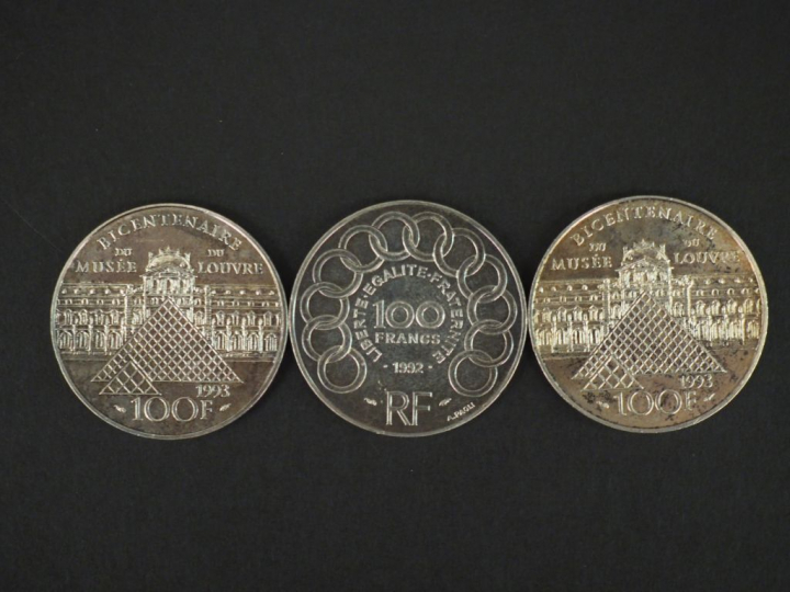 	Trois pièces de 100 francs en argent, 1992 et 1993 (x2). Poids. 45,24