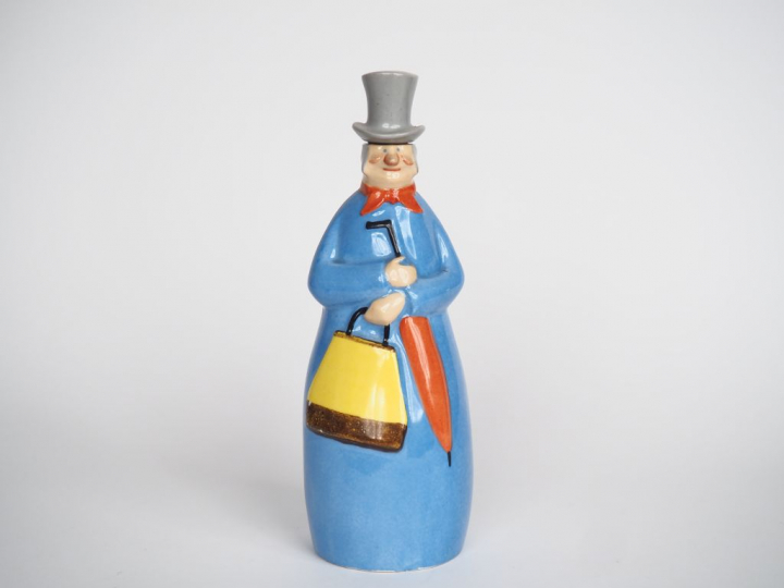 ROBJ. Bouteille à liqueur en porcelaine polychrome "Majordome". Signé 