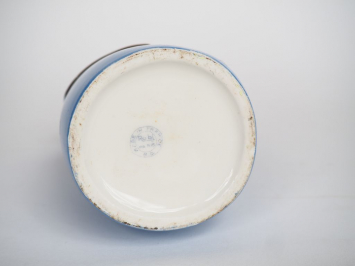 ROBJ. Bouteille à liqueur en porcelaine polychrome "Majordome". Signé 