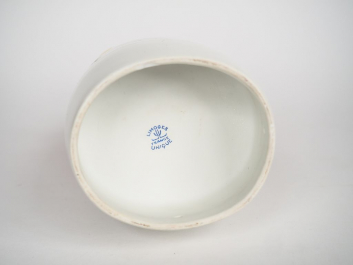 ROBJ.  Bouteille en porcelaine polychrome "Le cochet" Signée : Limoges