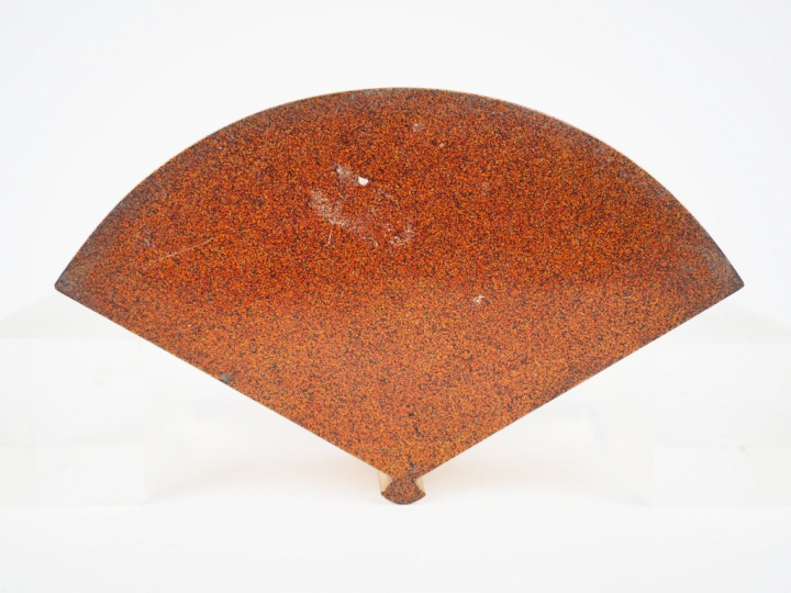 Boite en forme d'éventail finement décorée en Hira e taka maki e sur f