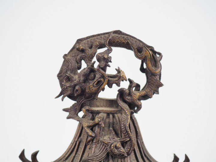 Important brule parfum en bronze, belle patine représentant un éléphan