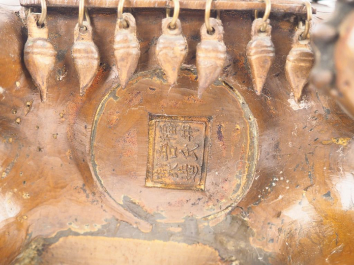 Important brule parfum en bronze, belle patine représentant un éléphan