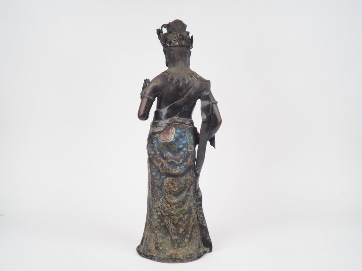 Statuette en bronze et émaux champlevés représentant une Kanon faisant