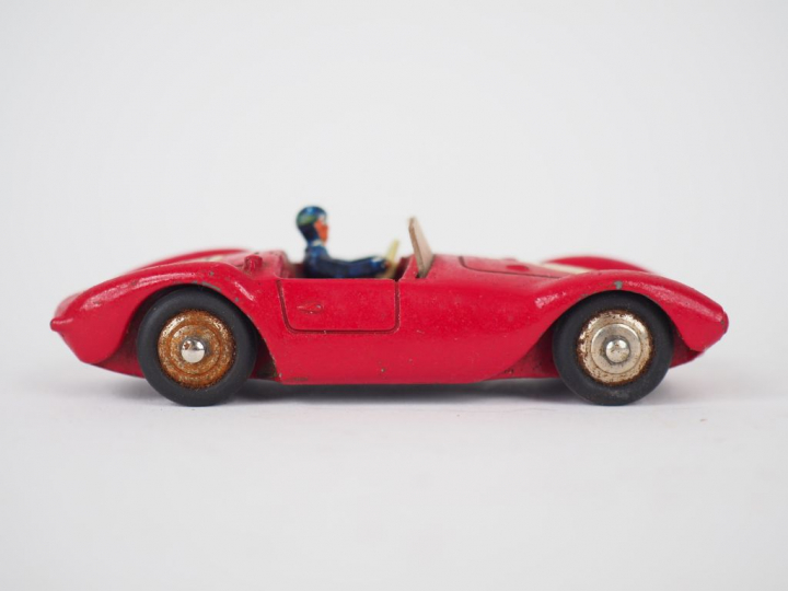 Maserati référence 22 à mauvais état et rajout de peinture, boîte bel 