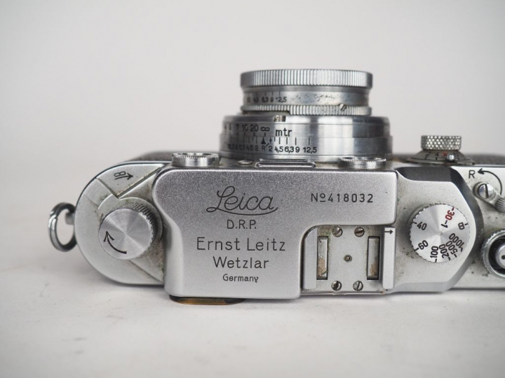 LEICA III n°418032. Appareil photographique avec objectif SUMMAR 1 : 2