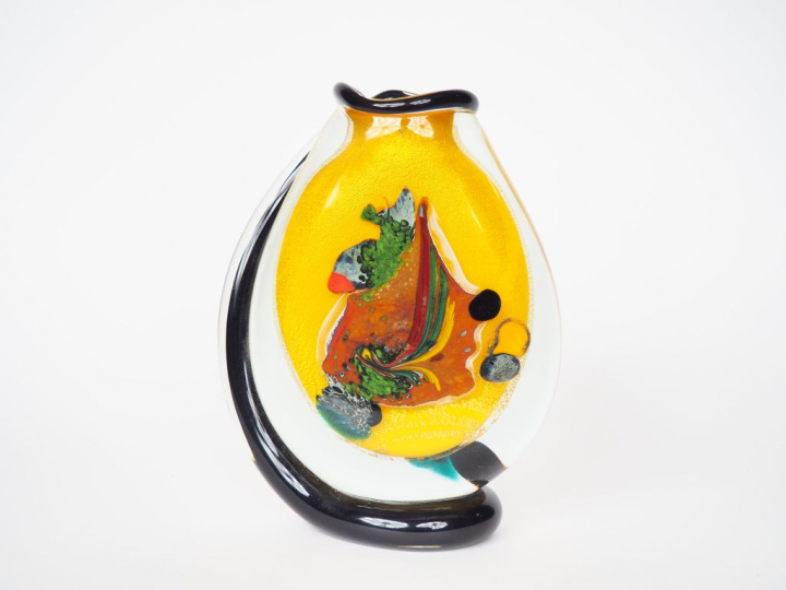 Robert PIERINI.  Vase en verre soufflé à décor en intercalaire polychr