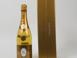 Vente aux enchères 1 BOUTEILLE CHAMPAGNE CRISTAL ROEDERER - 2002 - COFFRET