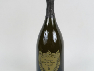 Vente aux enchères 1 BOUTEILLE CHAMPAGNE DOM PERIGNON - 1990 - COFFRET