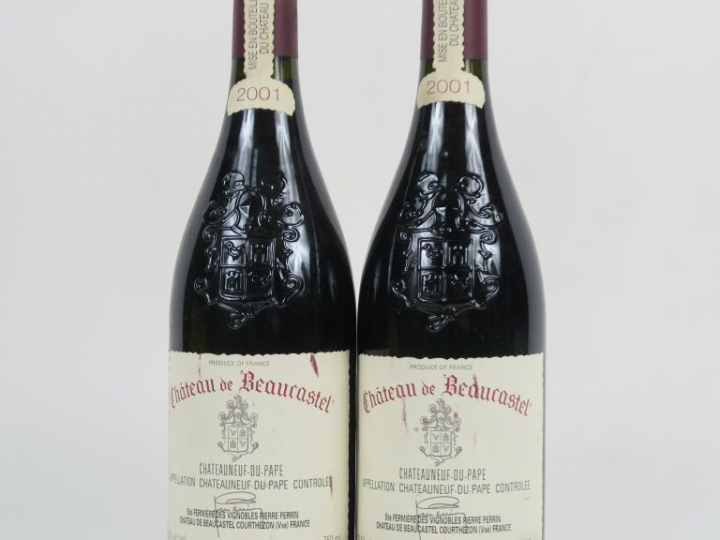 2 BOUTEILLES CHÂTEAUNEUF DU PAPE CHÂTEAU DE BEAUCASTEL - 2001