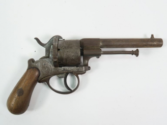Vente aux enchères Revolver Belge système Lefaucheux en calibre 9 mm à broche, canon rond