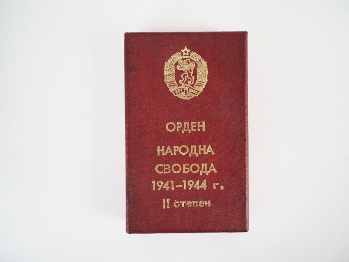 Boite rouge d’origine en cartonnage rouge à marquage dorés contenant u