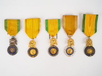 Vente aux enchères Lot de 5 médailles militaires type troisième république « République f