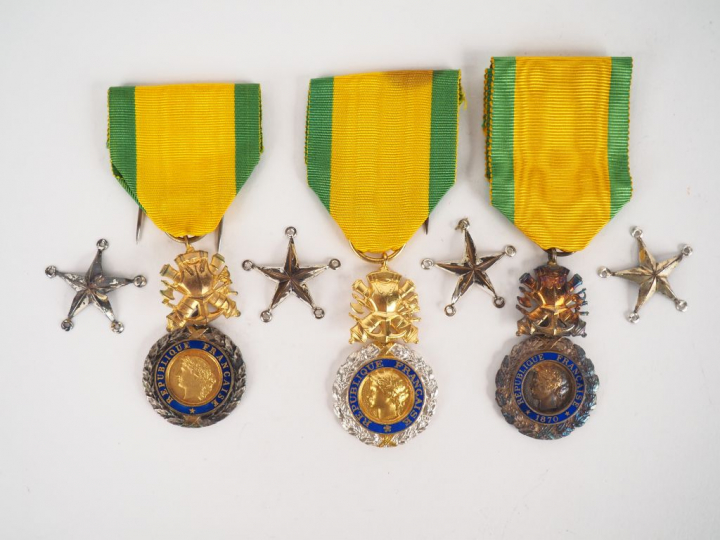 Lot de 3 médailles militaire « République française » type troisième r