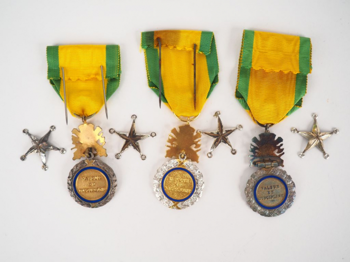 Lot de 3 médailles militaire « République française » type troisième r