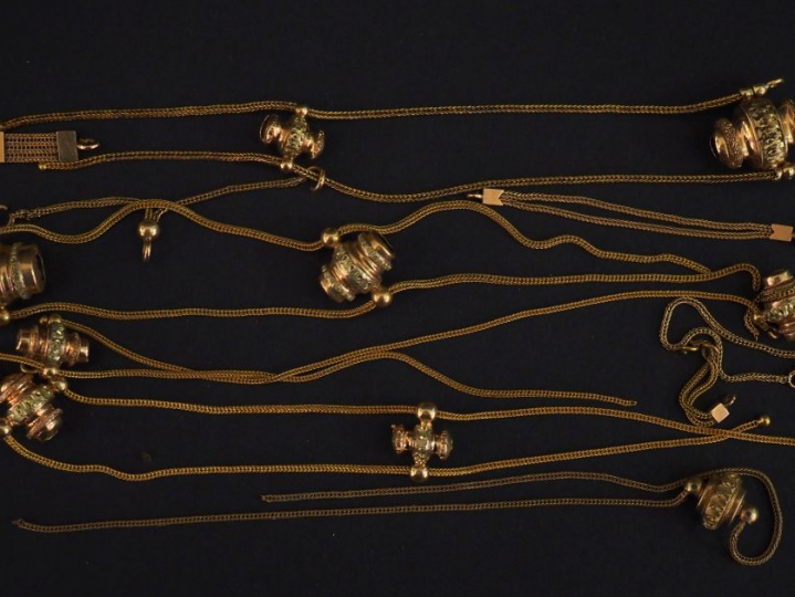 Eléments de giletières Napoléon III en or.  Poids : 26,42 g   