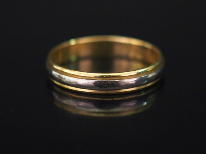 Alliance deux tons d'or.  TDD. 60 Poids. 3,04 g (gravée)   