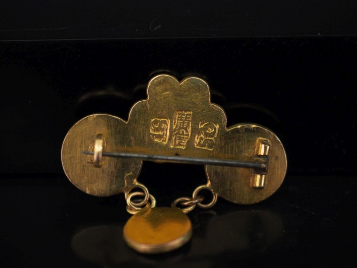 Broche Extrême-Orient en or, 9 K Poids : 3 g   