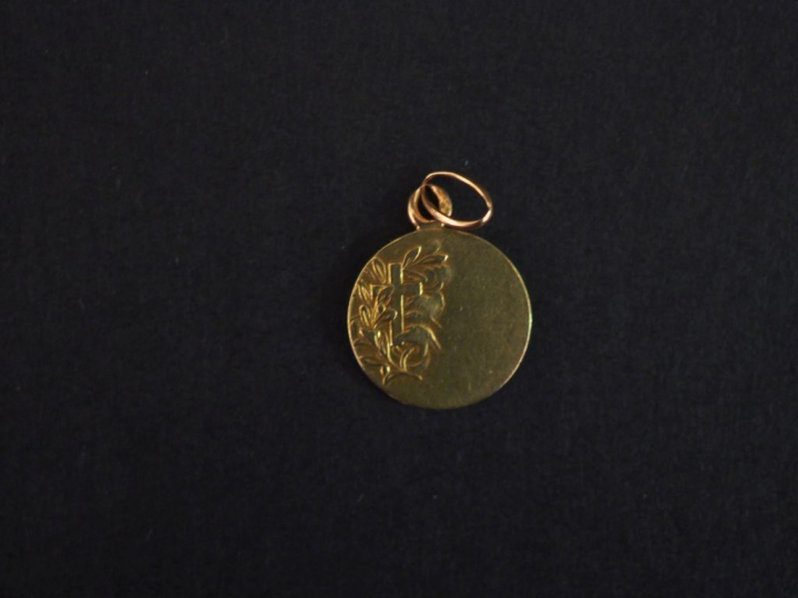 Petite médaille en or "St-Christophe". Poids : 0,97 g   