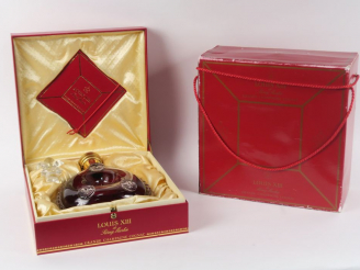 Vente aux enchères 1 BOUTEILLE COGNAC GRANDE CHAMPAGNE LOUIS XIII REMY MARTIN - COFFRET