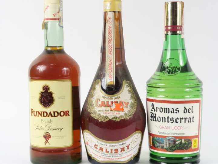 3 BOUTEILLES LIQUEURS ESPAGNOLES : 1 AROMAS DEL MONTSERRAT - 1 BRANDY 
