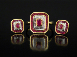 Vente aux enchères Demi-parure en or jaune, rubis et petits diamants. Comprenant :  - une