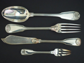 Vente aux enchères Partie de ménagère en argent, poinçon Minerve, modèle à double coquill