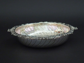 Vente aux enchères Jatte creuse de style Louis XV en argent, poinçon minerve, à décor de 