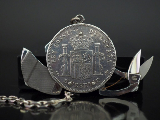 Vente aux enchères Une pièce de 5 Pesetas en argent, transformée en couteau suisse.  Poid