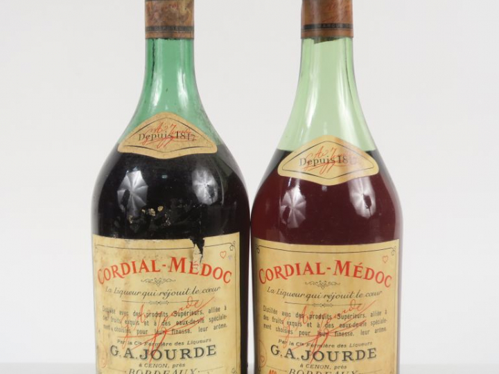 2 BOUTEILLES CORDIAL MEDOC - 1 CAPS ÉTAIN
