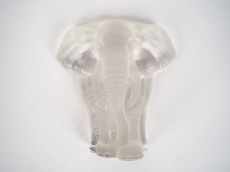 Vente aux enchères MALERAS. SWEDEN. Sujet en cristal moulé "l'éléphant" Dim. 15 x 13,5 cm