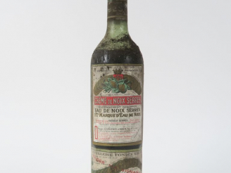 Vente aux enchères 1 VIEILLE BOUTEILLE CREME DE NOIX SERRES - CAPS ETAIN/BS