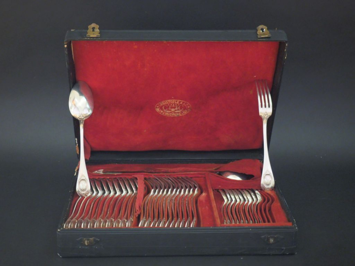 Partie de ménagère en argent 925, poinçon Minerve, à décor de feuillag