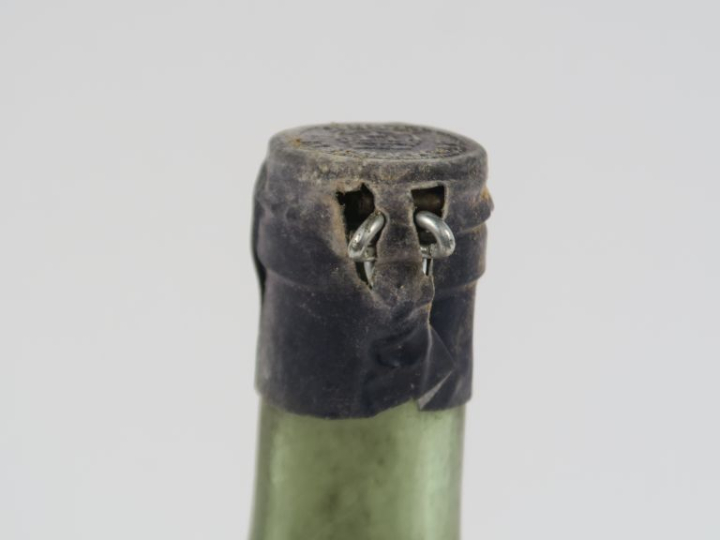 1 VIEILLE BOUTEILLE COGNAC MARTELL *** - CAPS ÉTAIN/BS