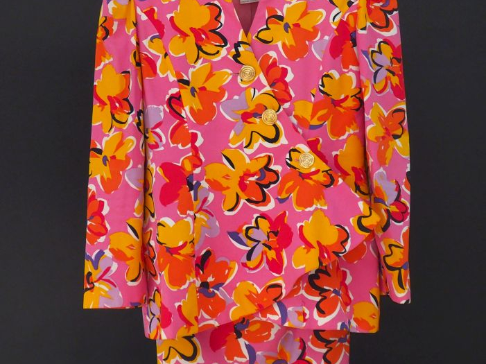 Guy LAROCHE  Ensemble tailleur comprenant une veste et une jupe en cot