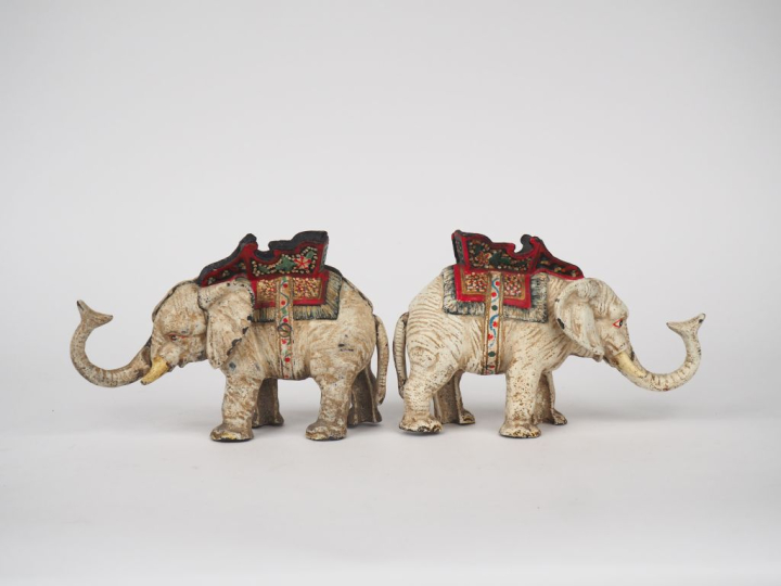 Paire de moules articulés fin XIXème en fonte polychrome, "éléphants".
