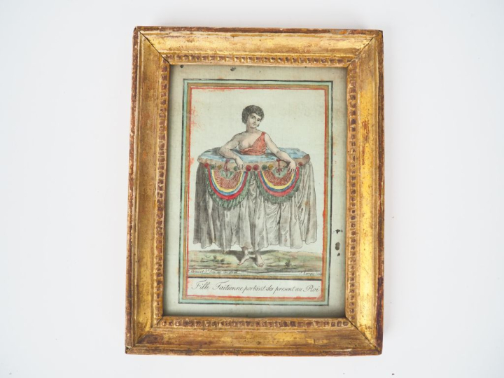 Gravure rehaussée fin XIXème. "Fille thaïtienne portant des présents a