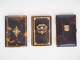 Vente aux enchères Trois différents carnets et carnets de bal Napoléon III en écaille, po