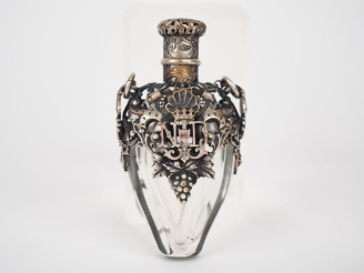 Vente aux enchères Flacon à sels de style néo Renaissance, en cristal et métal argenté, à