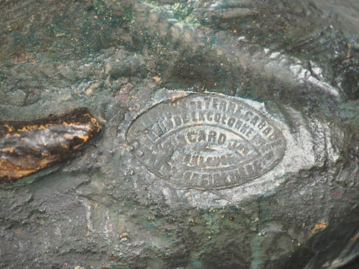 GISCARD. Paire de grandes sculptures en terre cuite polychrome figuran