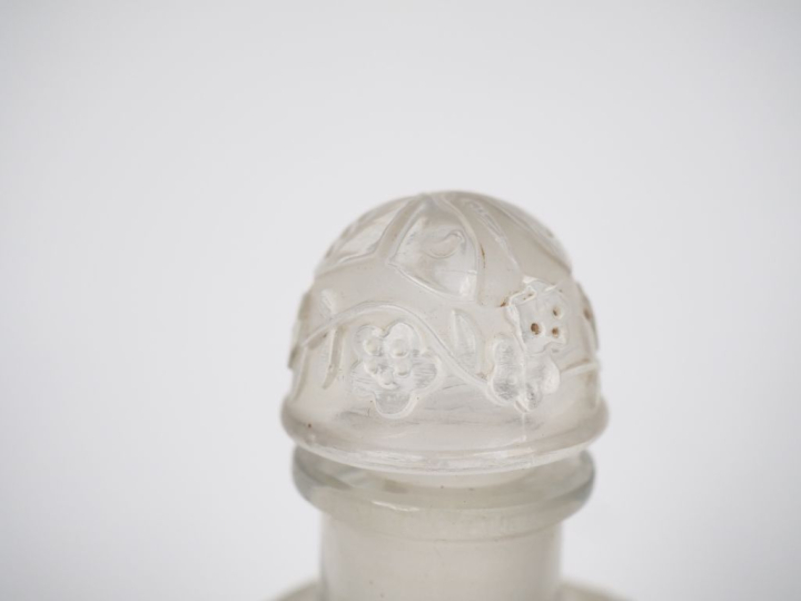 LALIQUE.  Flacon en cristal à décor de naïades.  Signé. H. 12 cm
