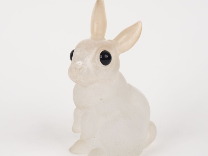 DAUM France.  Sujet en pâte de verre "lapin" Signé H. 14 cm