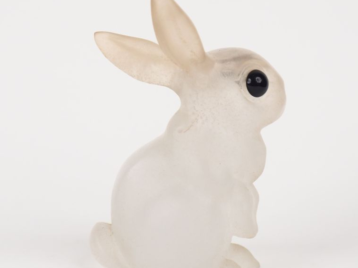 DAUM France.  Sujet en pâte de verre "lapin" Signé H. 14 cm
