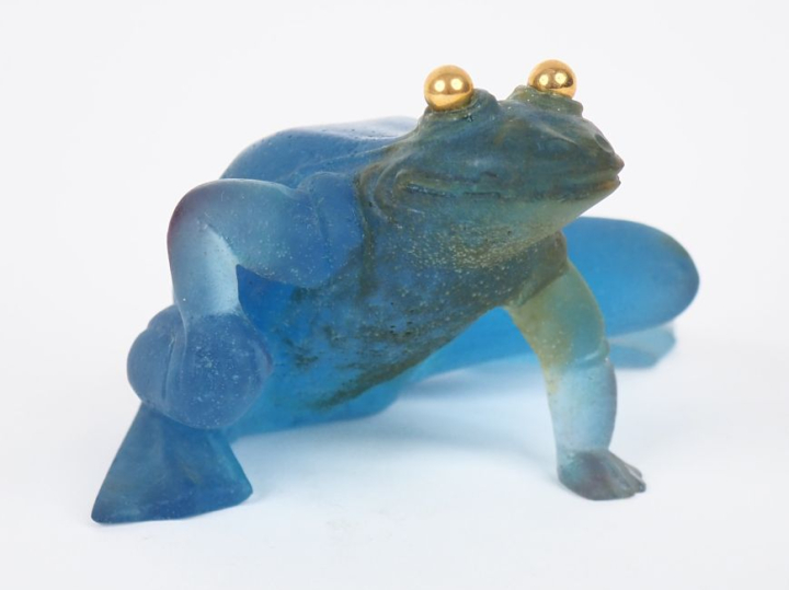 DAUM France.  Sujet en pâte de verre "la grenouille" bleu et verte. Si