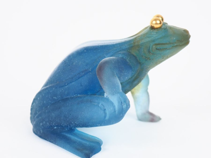 DAUM France.  Sujet en pâte de verre "la grenouille" bleu et verte. Si
